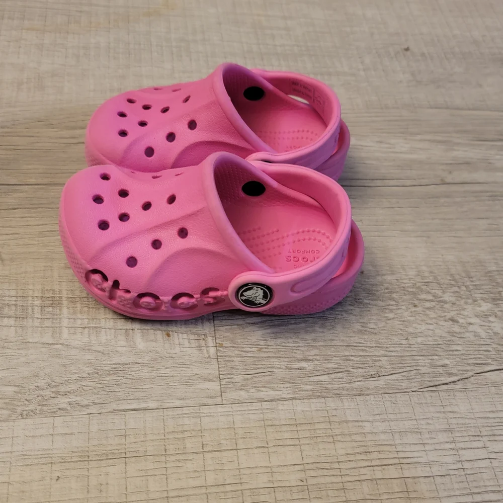 CROCS bright pink